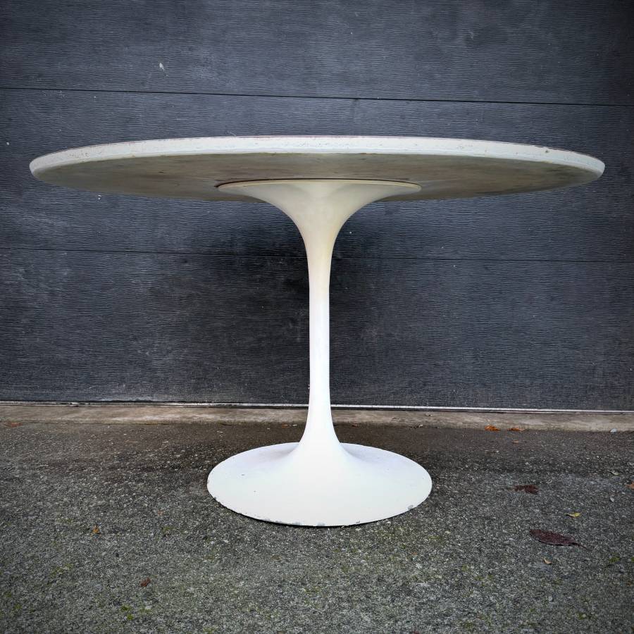 1960s Mcm Eero Saarinen style dining chairs — photograph 10 of 13