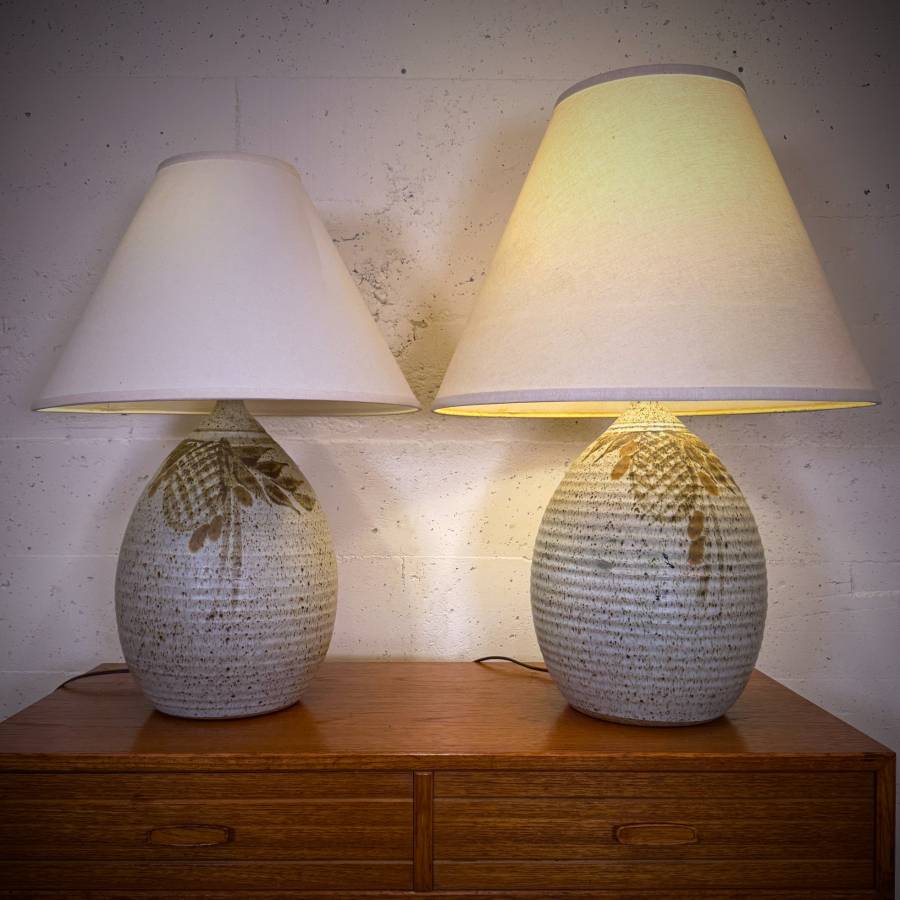 Pair of mid century modern ceramic table lamps — photograph 2 of 8