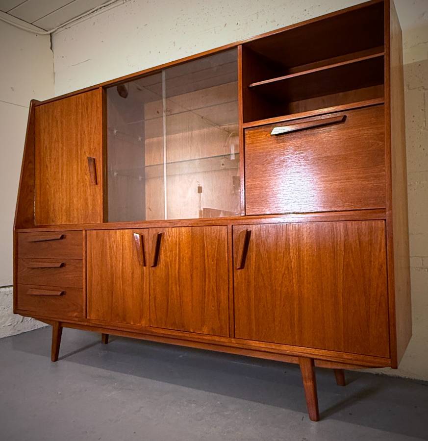 Stunning mid century modern teak hutch credenza — photograph 3 of 10
