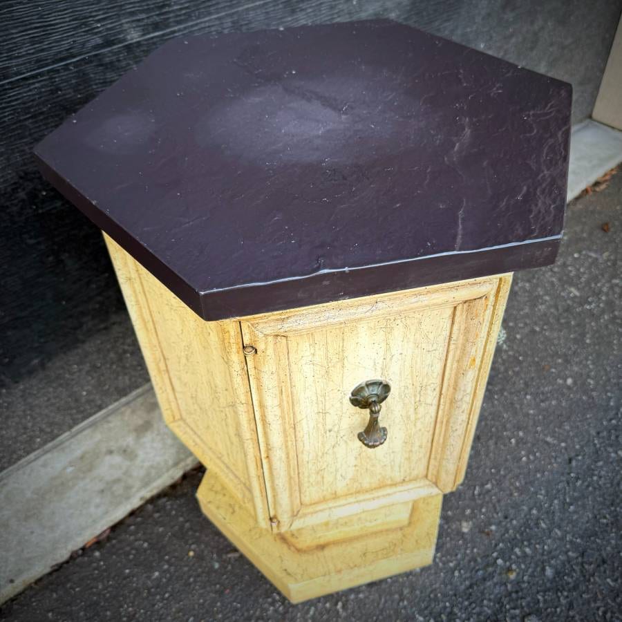 Italian mid century modern pedestal table — photograph 5 of 7