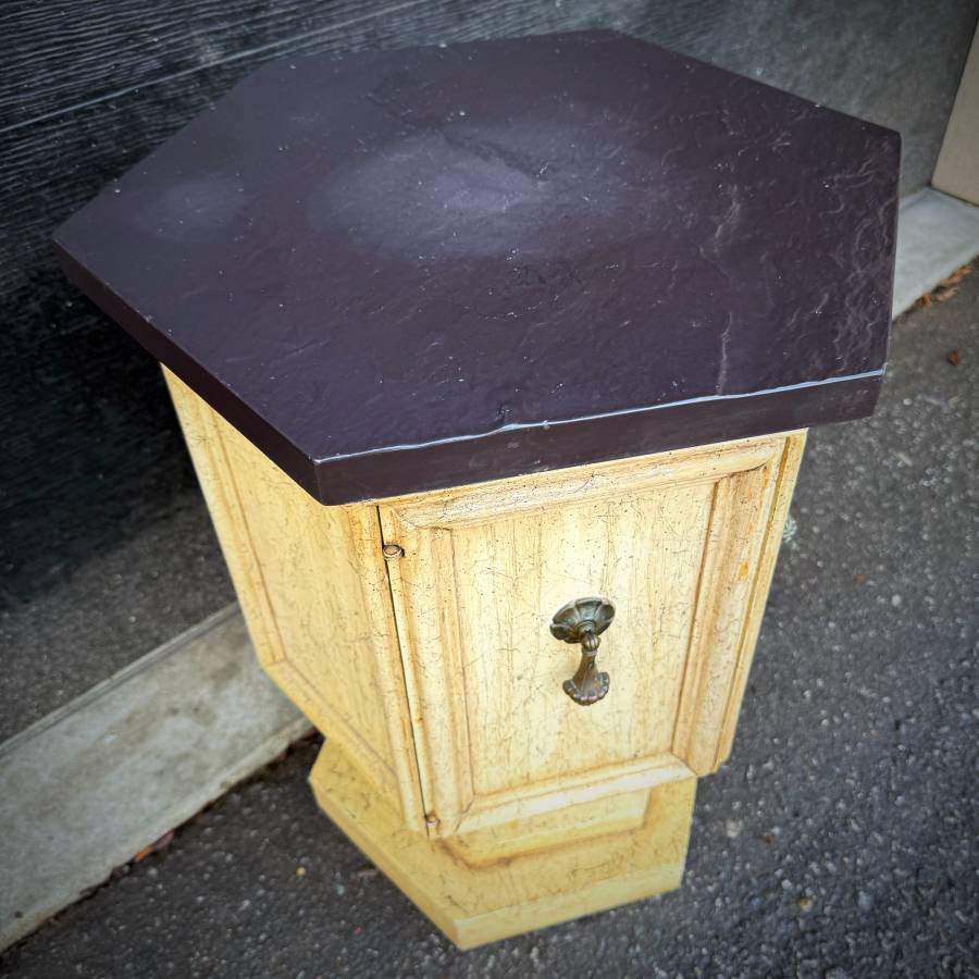 Italian mid century modern pedestal table — photograph 5 of 7