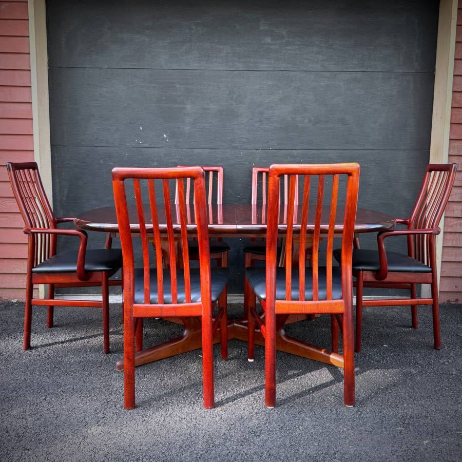Beautiful vintage danish modern rosewood dining chairs — photograph 11 of 13