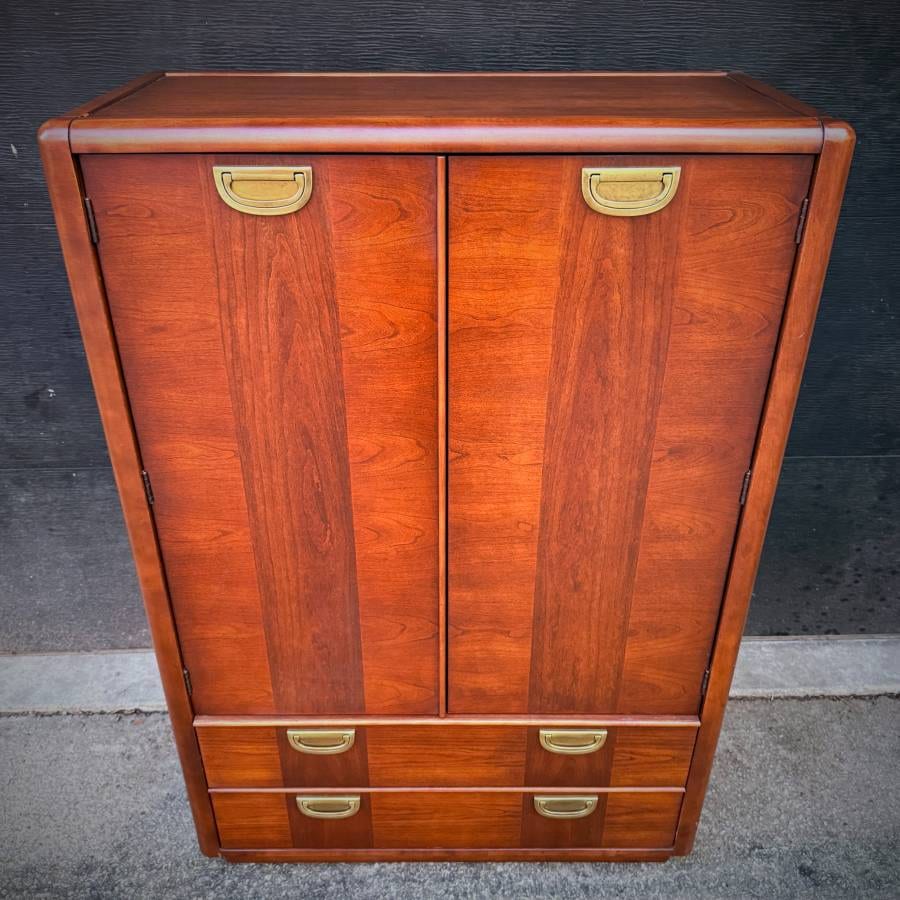 Large mid century modern rosewood chest of drawers by Deilcraft — photograph 4 of 6