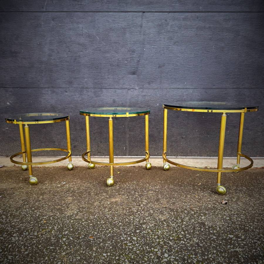 Set of 3 hollywood regency mcm brass and glass nesting tables — photograph 4 of 8