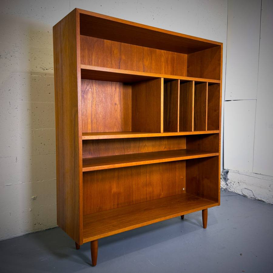 Stunning high quality danish modern teak LP shelving unit — photograph 2 of 5