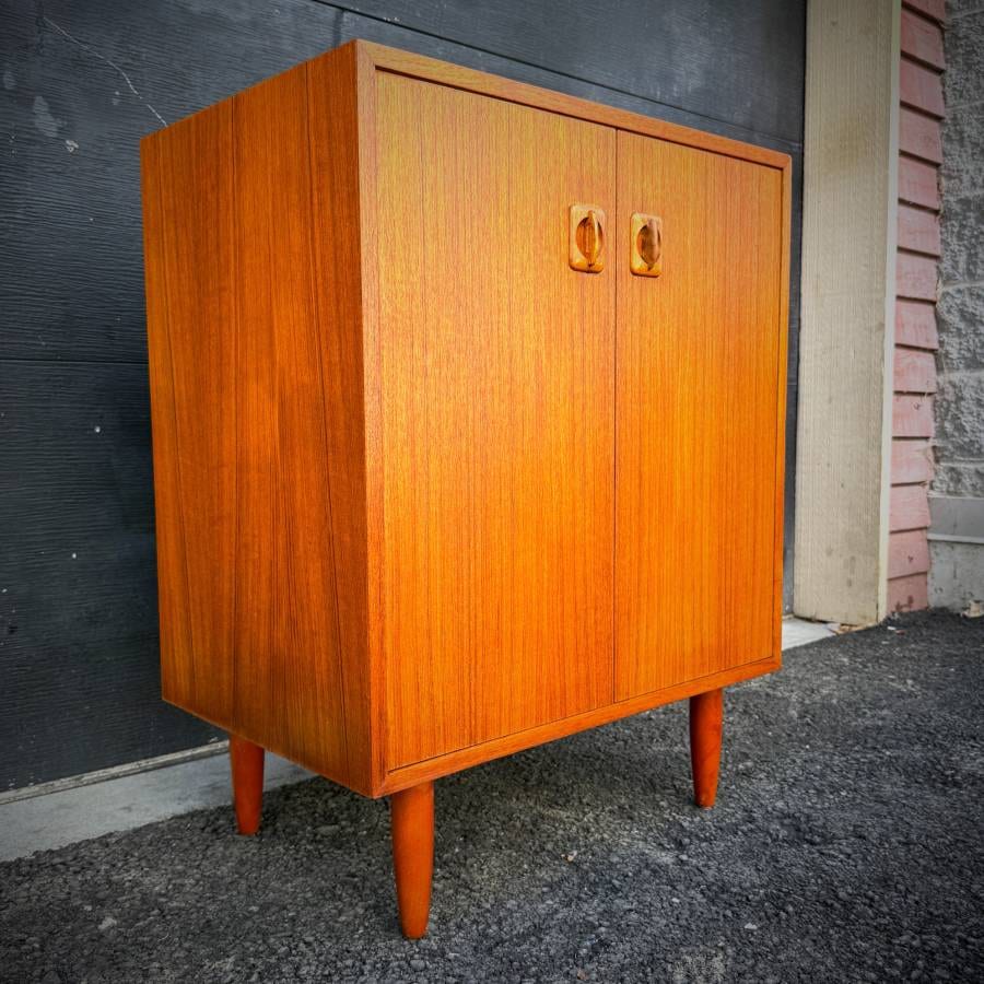 Mid century modern teak credenza — photograph 2 of 6
