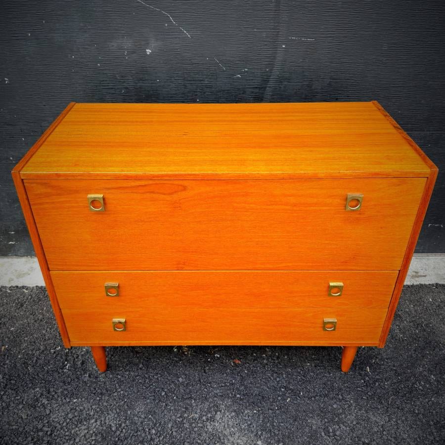 Mid century modern teak 3 drawer dresser — photograph 4 of 6