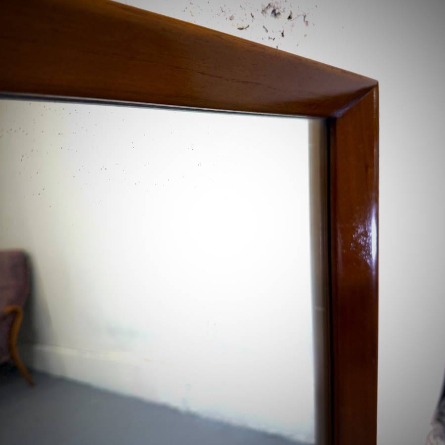 Beautiful mcm vintage thick walnut framed mirror — photograph 4 of 4