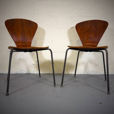 Pair of mid century modern Arne Jacobsen style chairs