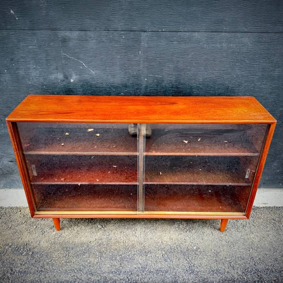 Mid century modern teak and glass cabinet — photograph 4 of 7