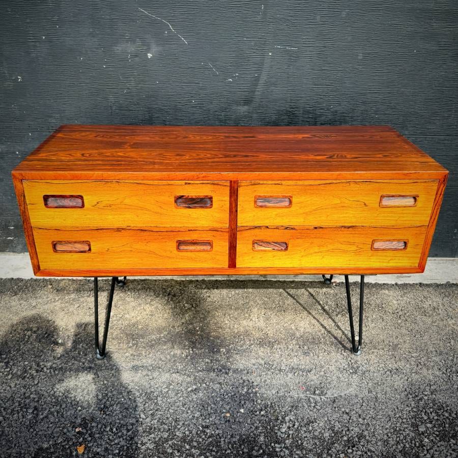 Poul hundevad danish modern rosewood atomic mcm dresser — photograph 4 of 7