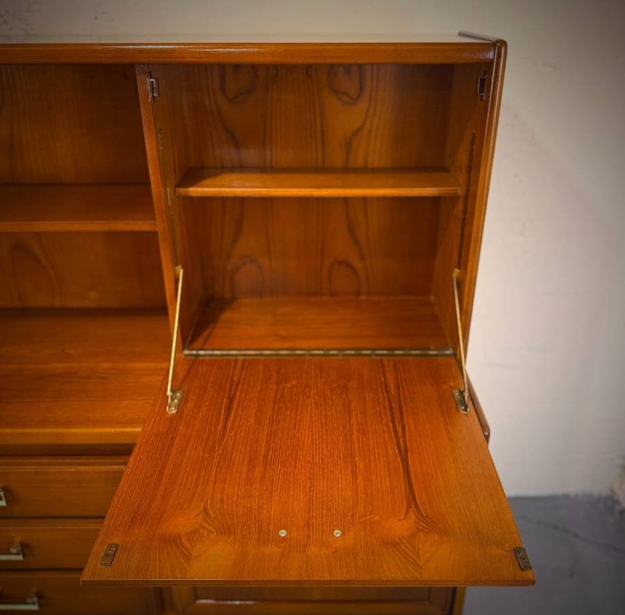 Beautiful mid century modern two piece teak credenza hutch from UK — photograph 7 of 10