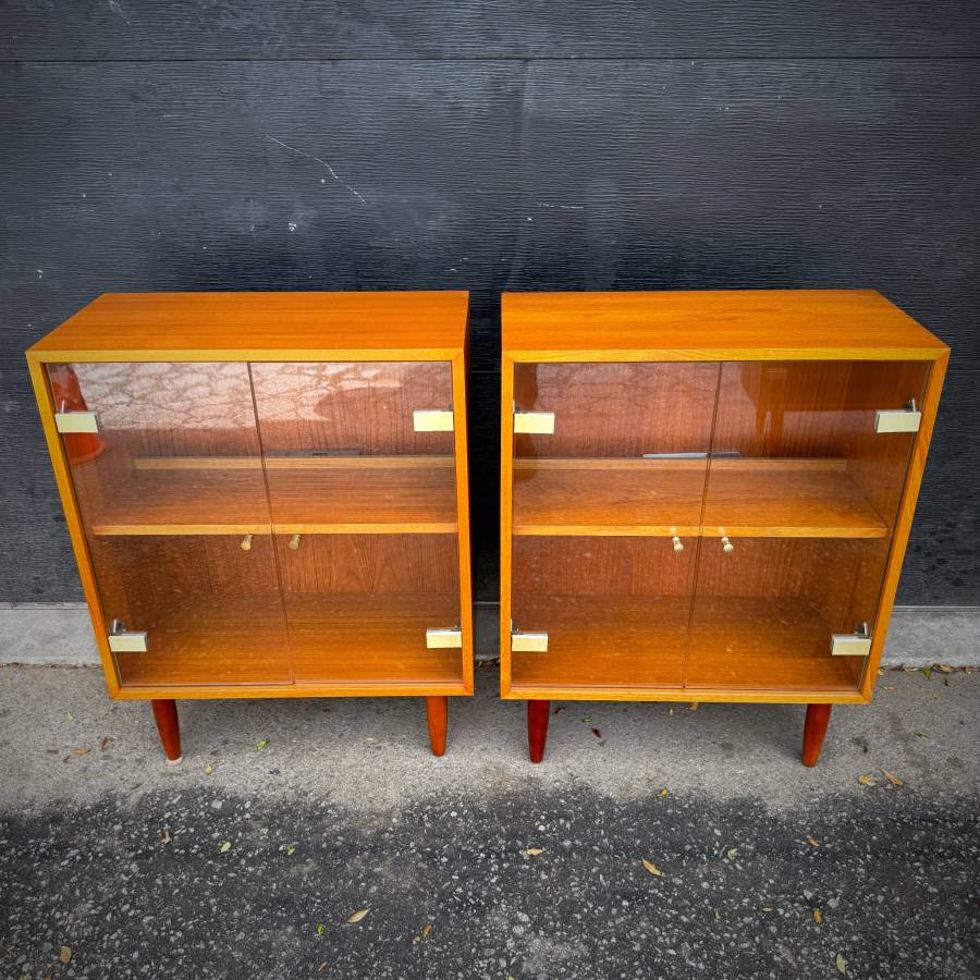 Pair of compact danish modern teak and glass cabinets — photograph 4 of 7