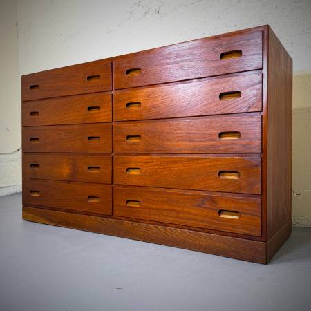 Stunning danish modern rosewood dresser by Borge Mogensen