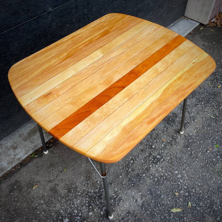 Unique atomic mcm vintage side table — photograph 4 of 5