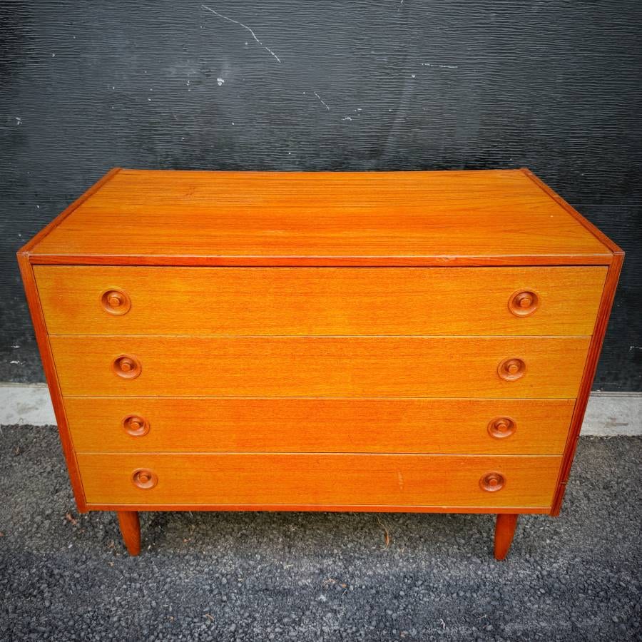 Beautiful danish modern compact teak four drawer dresser — photograph 4 of 6