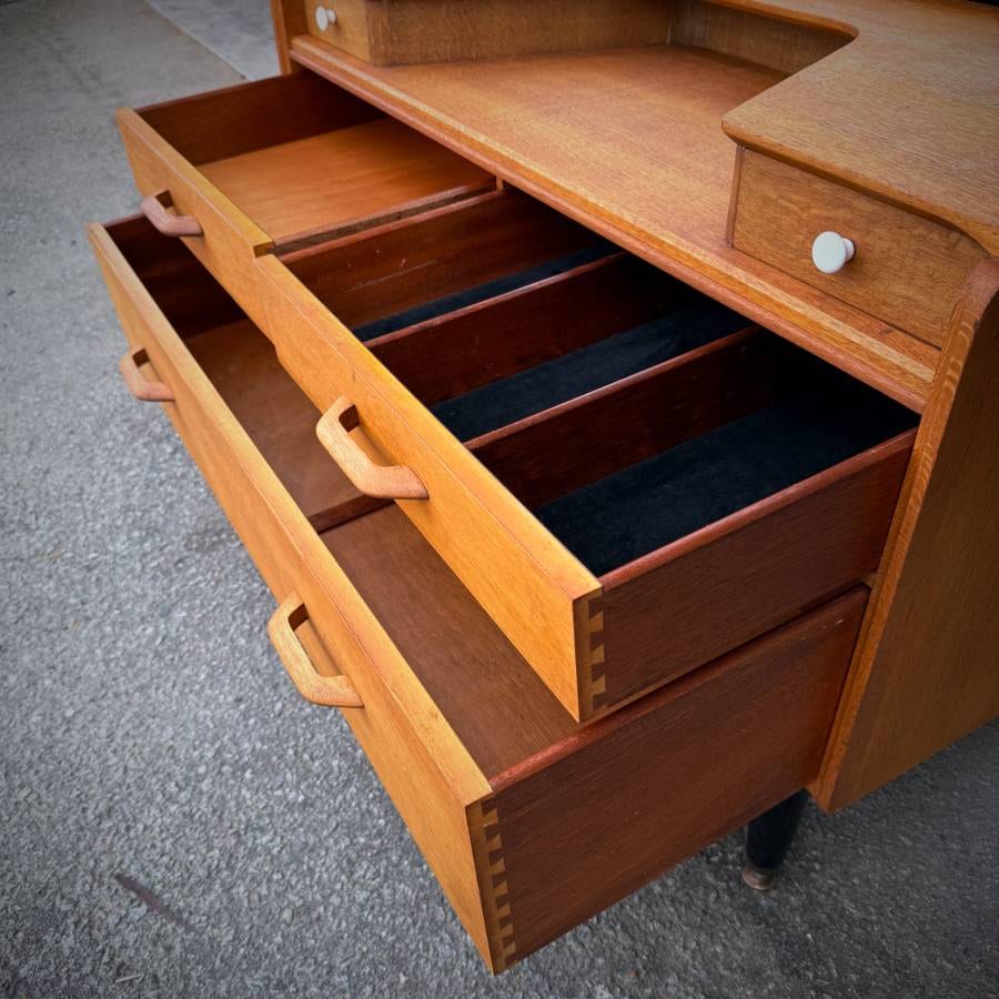 Super rare oak mid century modern vanity dresser by G Plan — photograph 7 of 10