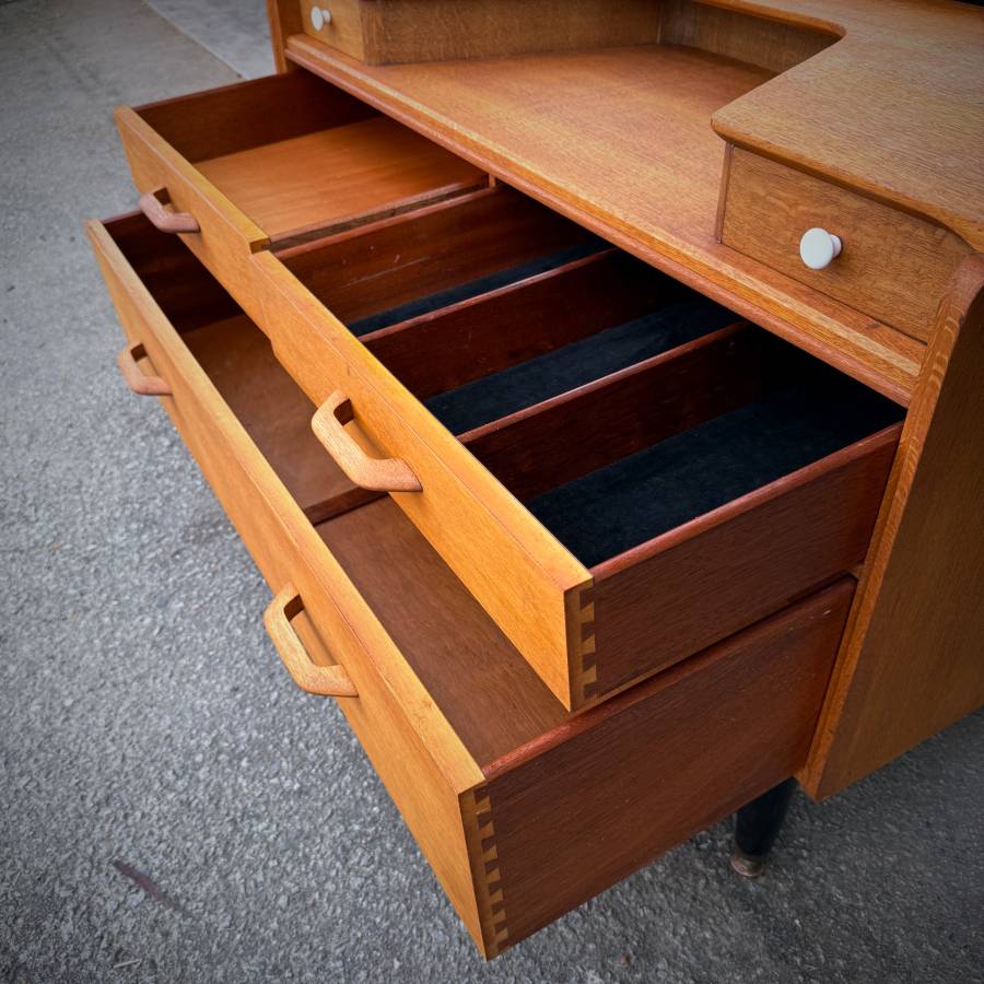 Super rare oak mid century modern vanity dresser by G Plan — photograph 7 of 10