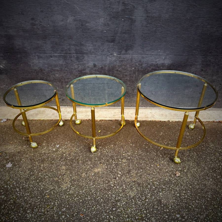 Set of 3 hollywood regency mcm brass and glass nesting tables — photograph 5 of 8