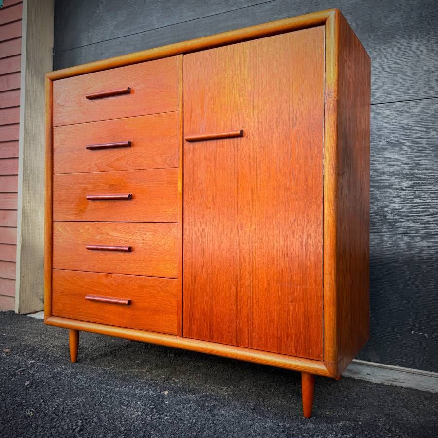 Beautiful large mid century modern teak wardrobe dresser — photograph 3 of 7