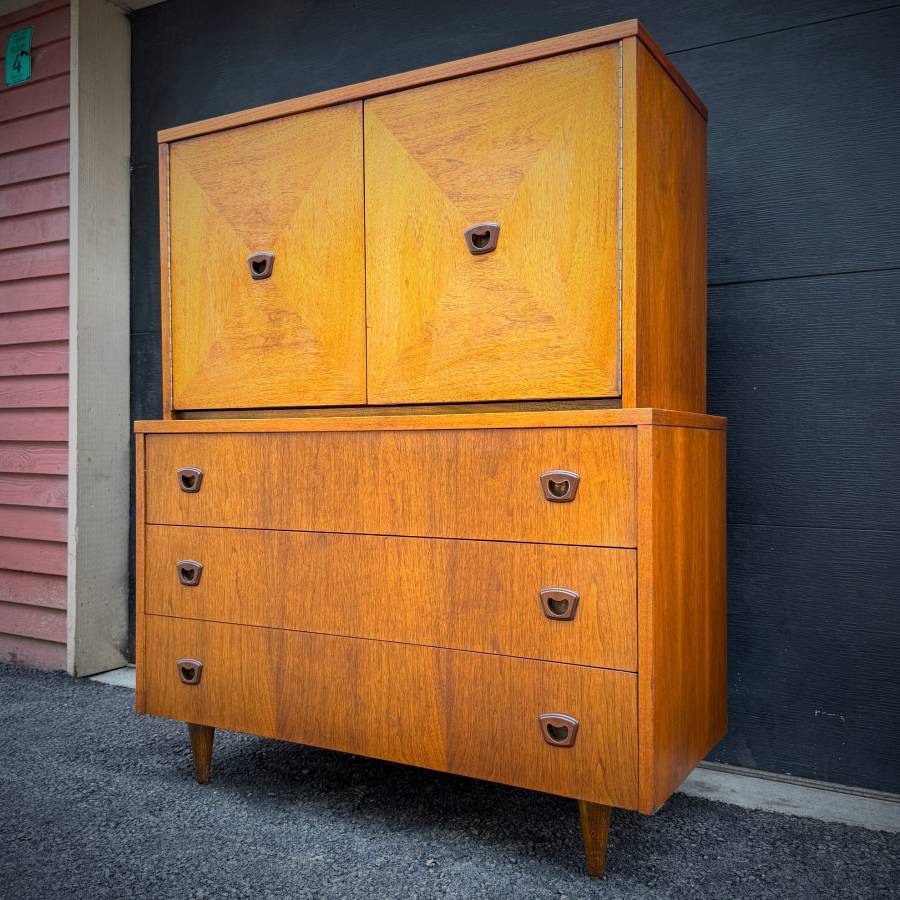 Large mid century modern walnut chest of drawers — photograph 2 of 8
