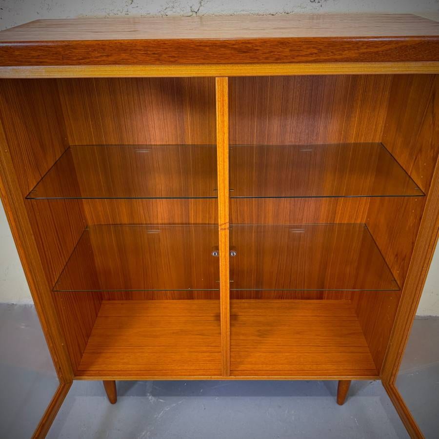 Beautiful danish modern teak and glass cabinet with interior lights — photograph 6 of 8
