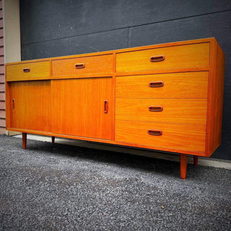 Mid century modern teak credenza — photograph 2 of 8