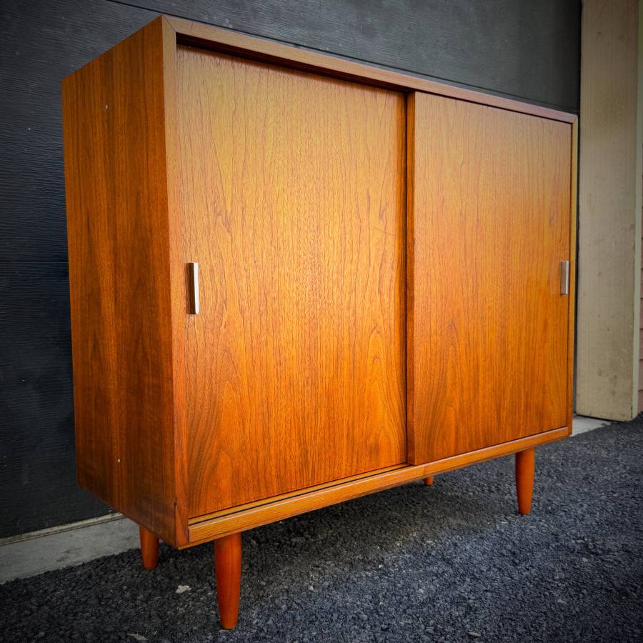 Gorgeous mid century modern walnut credenza — photograph 2 of 6