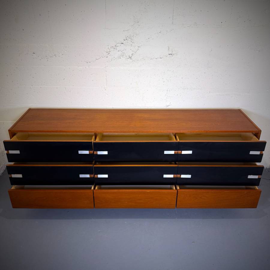 Mid century modern teak 9 drawer dresser — photograph 6 of 6