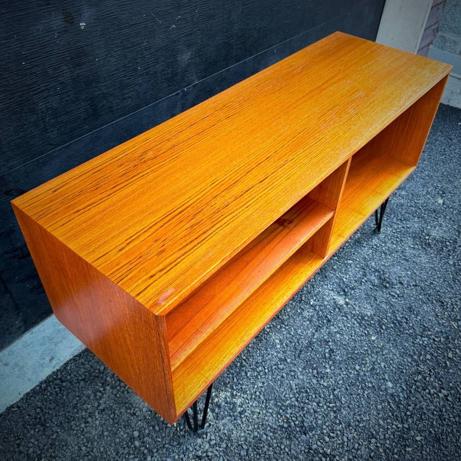 Mid century modern teak media stereo shelf — photograph 5 of 5
