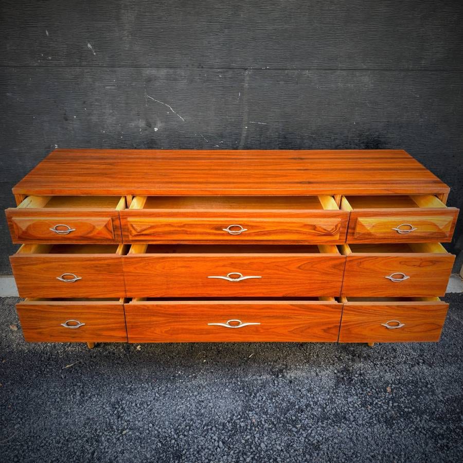 Stunning refinished mid century modern walnut 9 drawer dresser — photograph 5 of 7