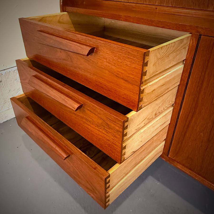 Stunning mid century modern teak hutch credenza — photograph 9 of 10