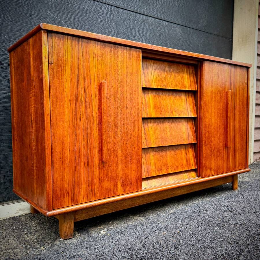 Mid century modern teak mid sized credenza sideboard — photograph 3 of 10