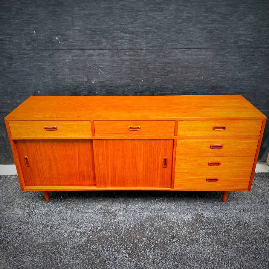 Mid century modern teak credenza — photograph 4 of 8