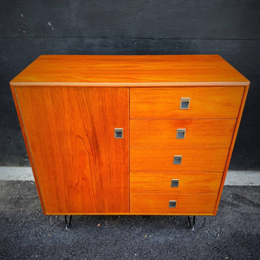 Mid century modern teak atomic wardrobe dresser — photograph 4 of 6