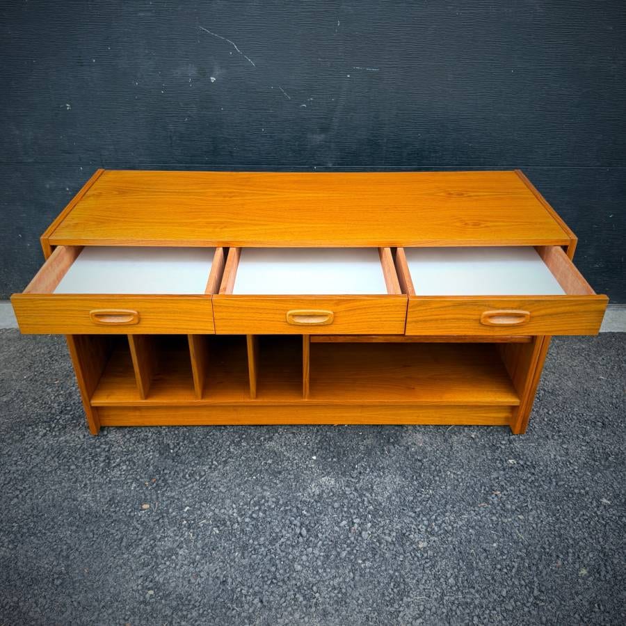 Beautiful danish modern teak extendable stereo cabinet — photograph 6 of 10