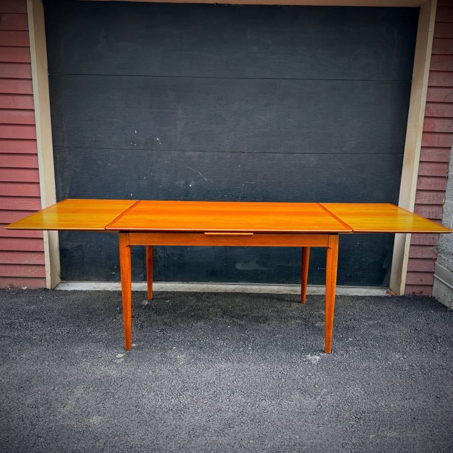 Beautiful danish modern teak dining table — photograph 5 of 7