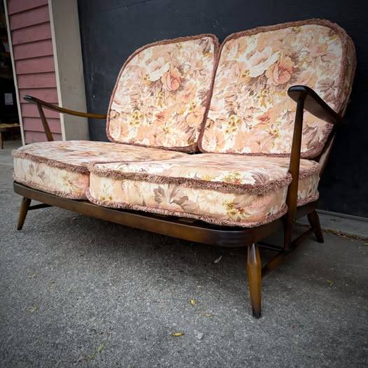 Mid century modern love seat sofa by Ercol — photograph 9 of 9