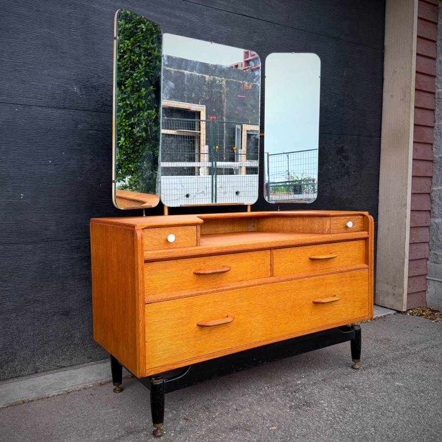 Super rare oak mid century modern vanity dresser by G Plan — photograph 3 of 10