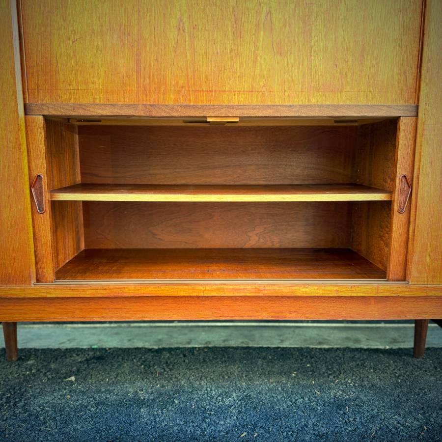 Extra large mid century danish modern teak sideboard — photograph 10 of 11