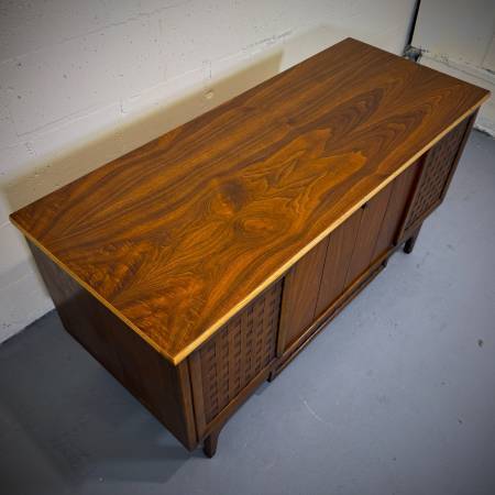 Beautiful mid century modern walnut chest — photograph 6 of 6