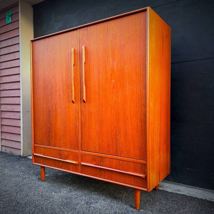Mid century modern extra large teak wardrobe dresser — photograph 2 of 7
