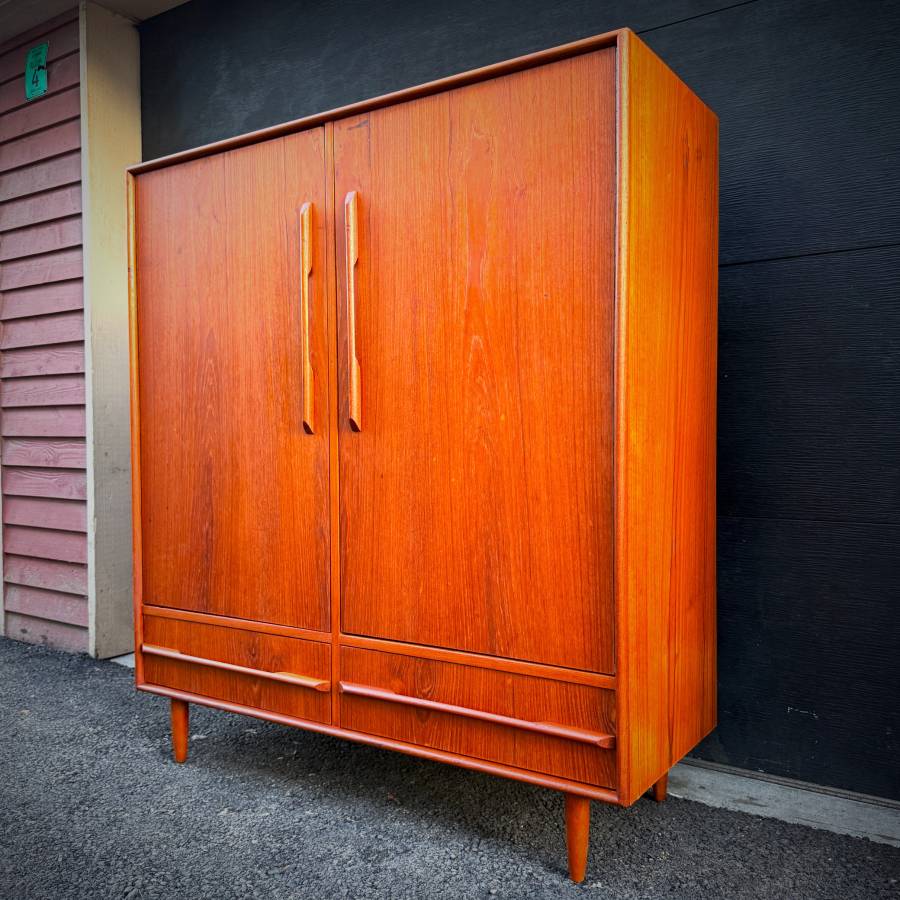 Mid century modern extra large teak wardrobe dresser — photograph 2 of 7