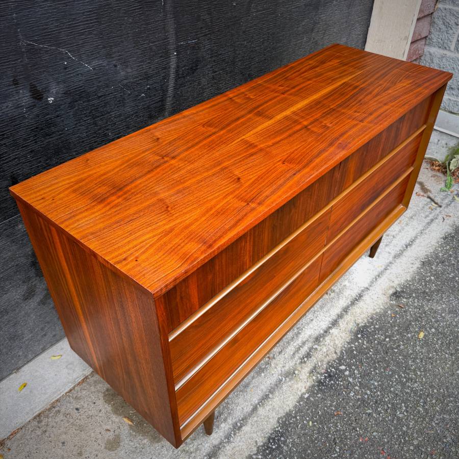 Beautiful refinished mcm walnut 6 drawer dresser — photograph 6 of 6