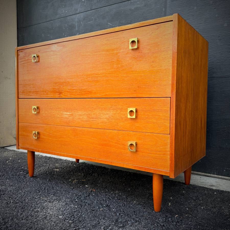 Mid century modern teak 3 drawer dresser — photograph 2 of 6