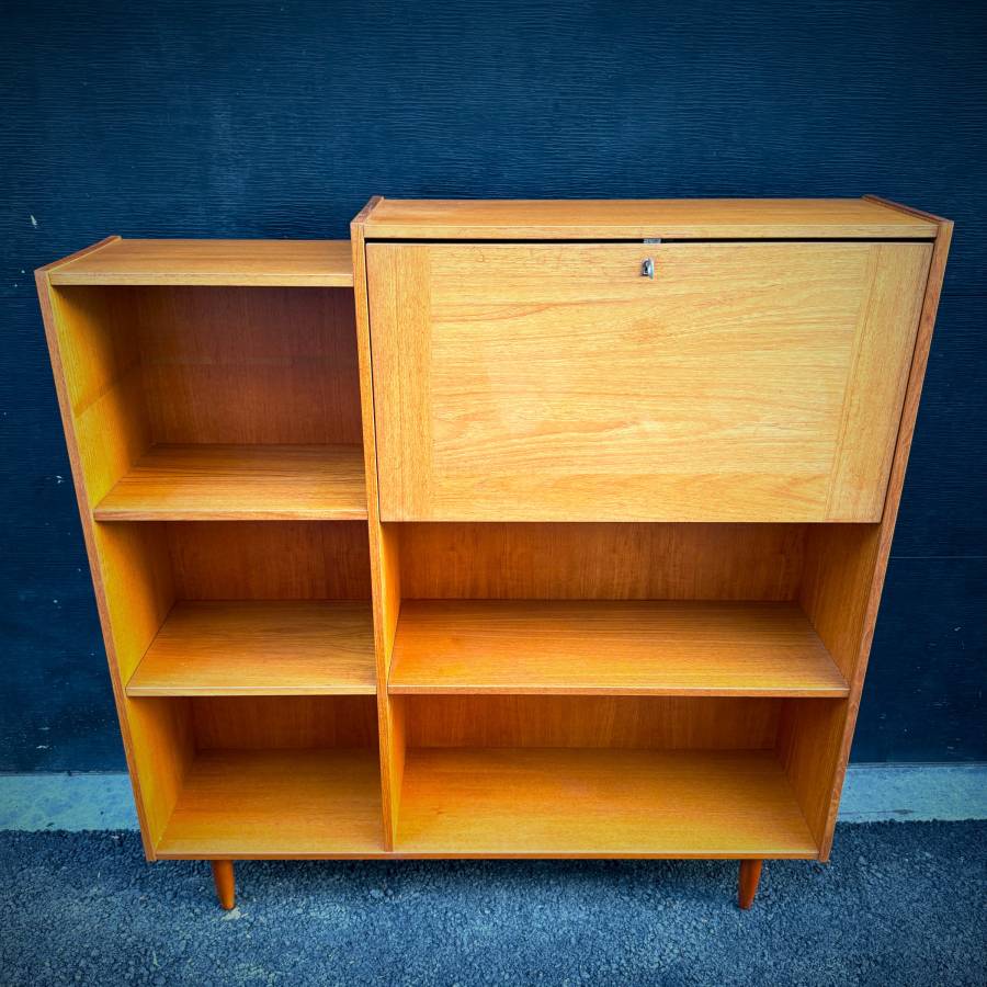 Danish mcm teak shelving unit with drop down bar. — photograph 5 of 6