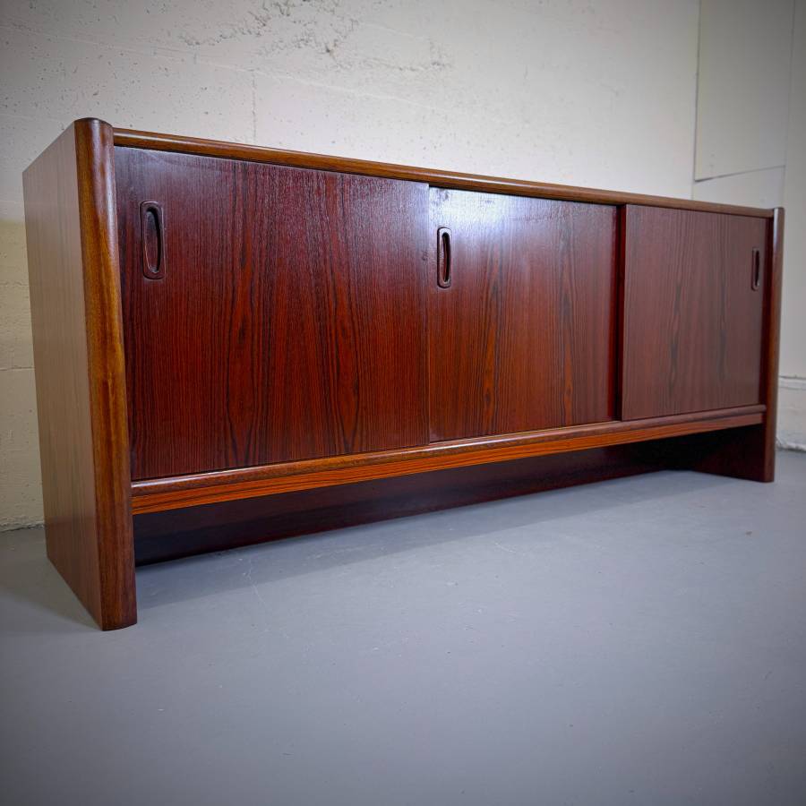 Beautiful danish modern rosewood credenza — photograph 2 of 8
