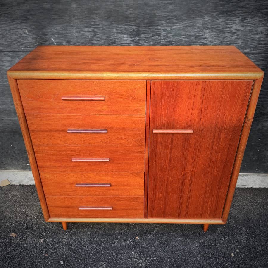 Beautiful large mid century modern teak wardrobe dresser — photograph 6 of 7