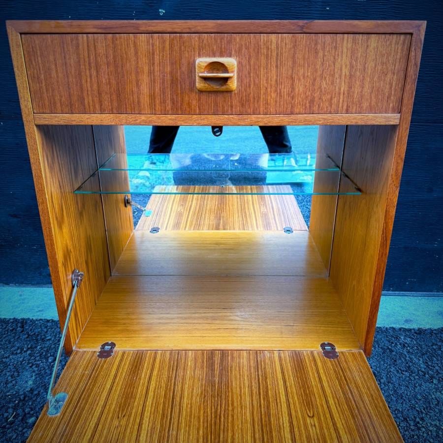 Compact danish modern teak bar cabinet — photograph 6 of 7