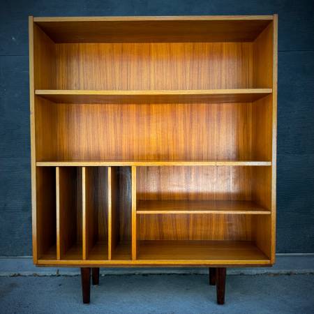 Beautiful compact mid century modern teak LP shelf